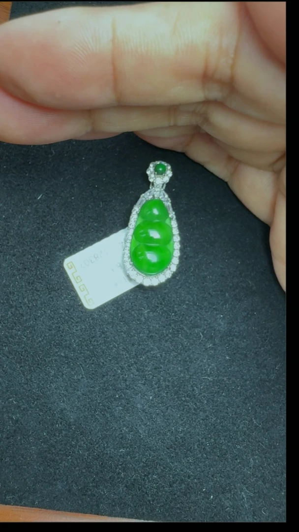 【闪购商品】翡翠颈饰银S925镶嵌福豆