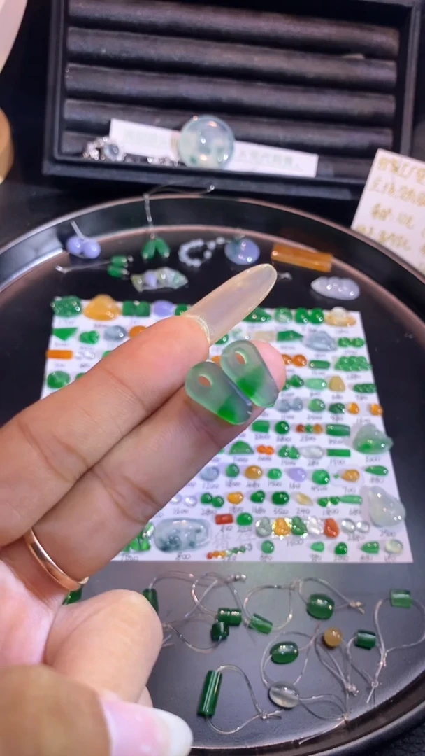 翡翠挂件未镶嵌牌