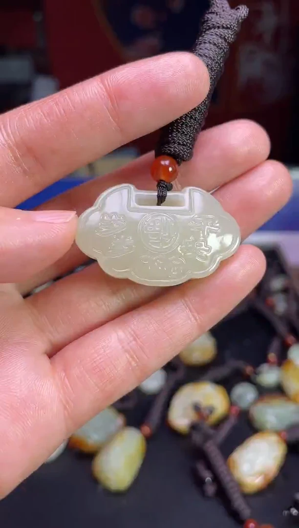 颈饰未镶嵌和田玉1