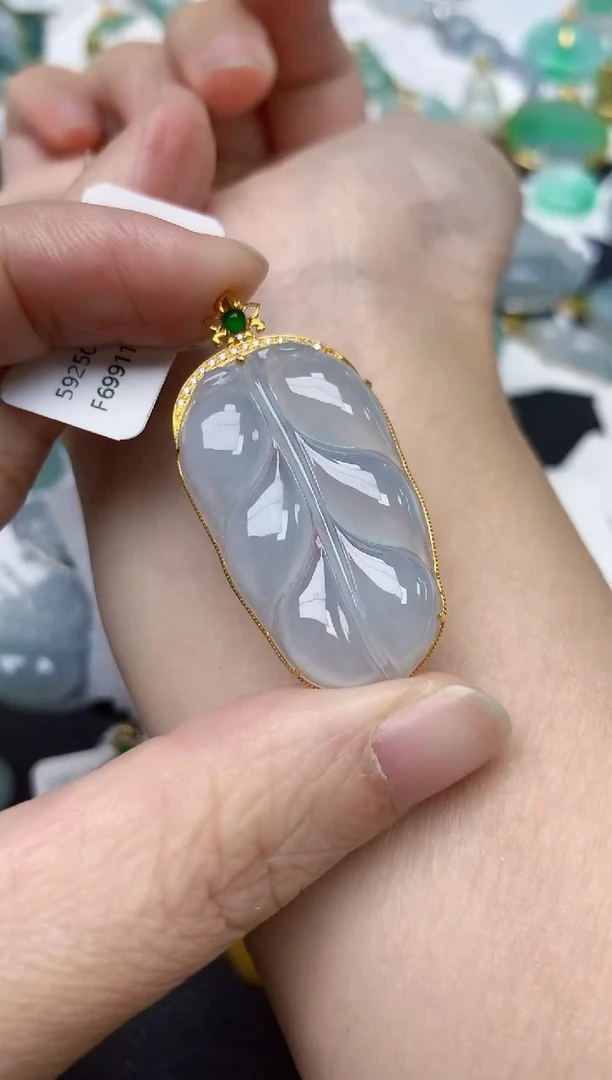 颈饰18K金镶嵌翡翠天然缅甸A货翡翠