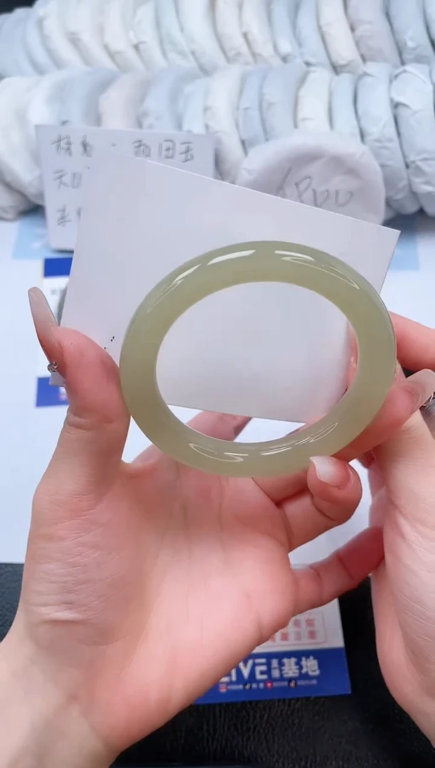 【闪购商品】石英质玉手镯未镶嵌T19-55.2