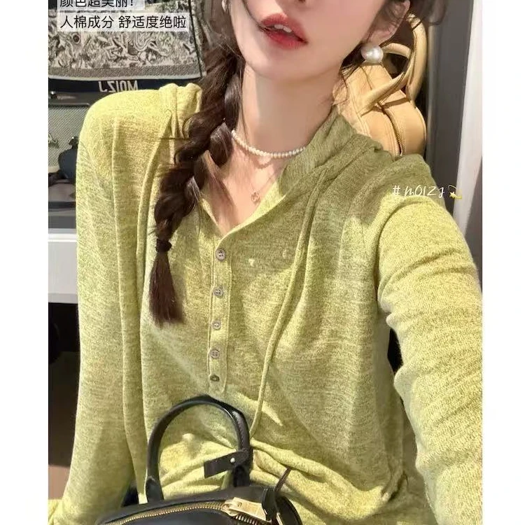 七言家新品！ins穿搭#春秋花纱牛油果绿多扣抽绳帽衫@