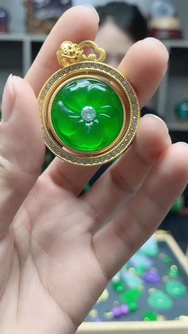 【闪购商品】翡翠吊坠(赠链)14K金镶嵌吊坠