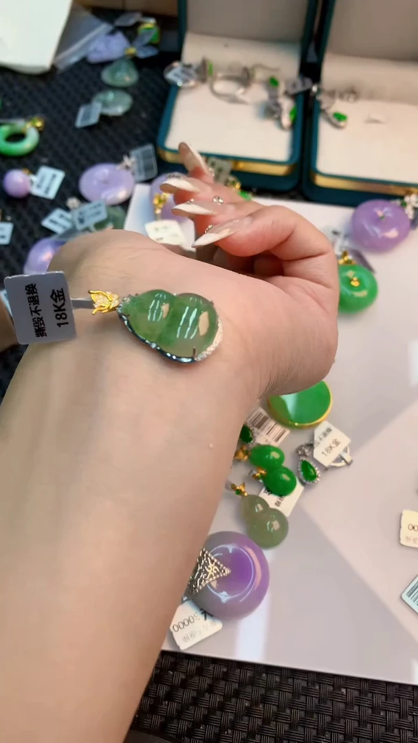 翡翠18K金镶嵌吊坠(不含链)1