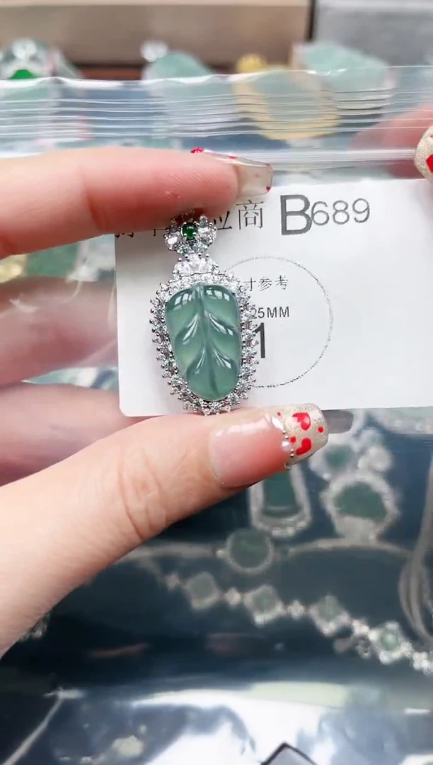 【闪购商品】翡翠颈饰未镶嵌689赠皮绳