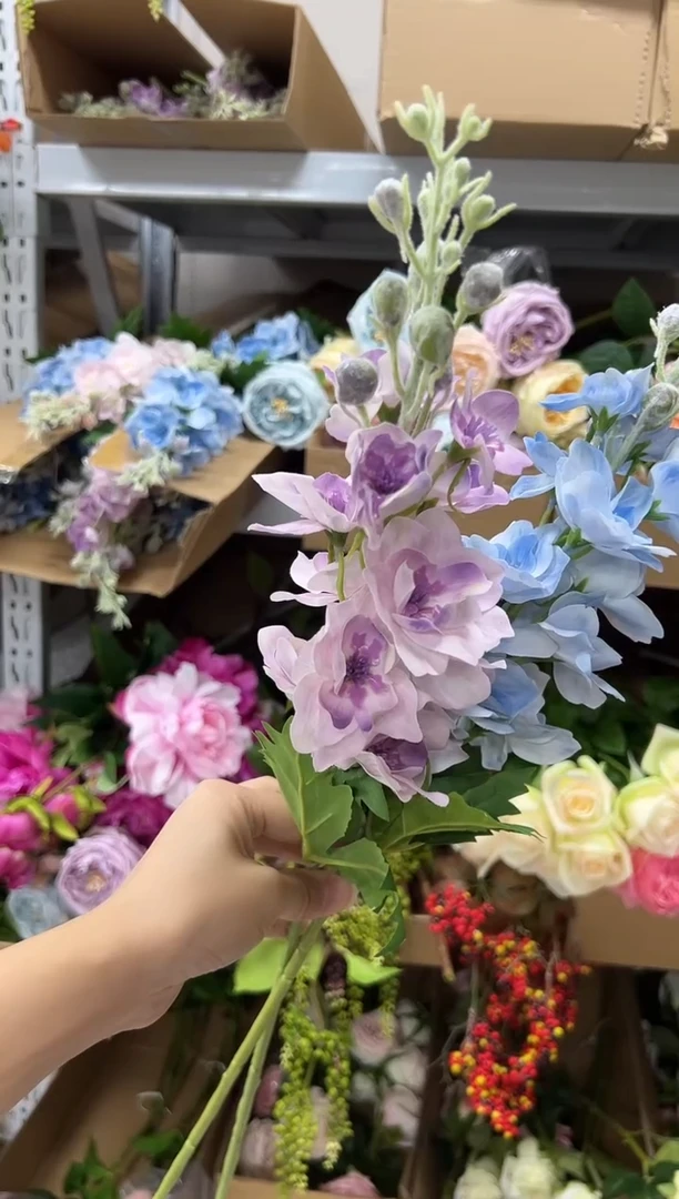 1枝紫色1枝蓝色手感保湿飞燕