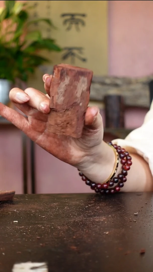 降真香用****1海南红降花梨公红土实心厚油料随型把件28克