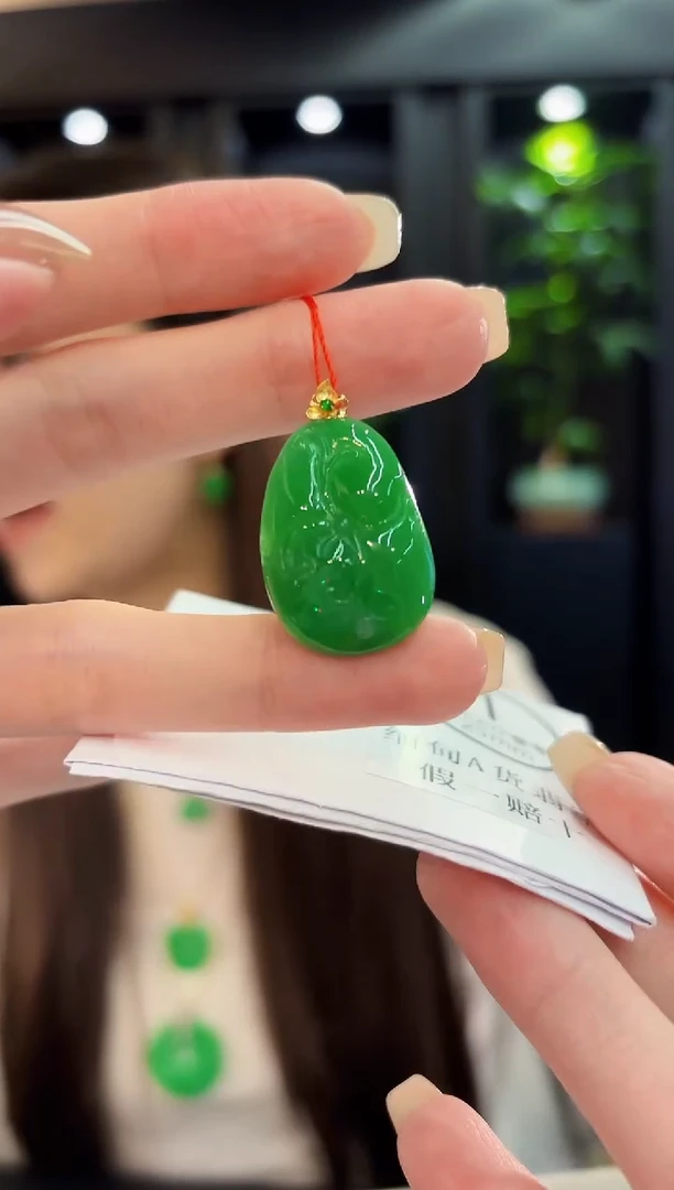 颈饰18K金镶嵌翡翠缅料A货/支持复检/一件