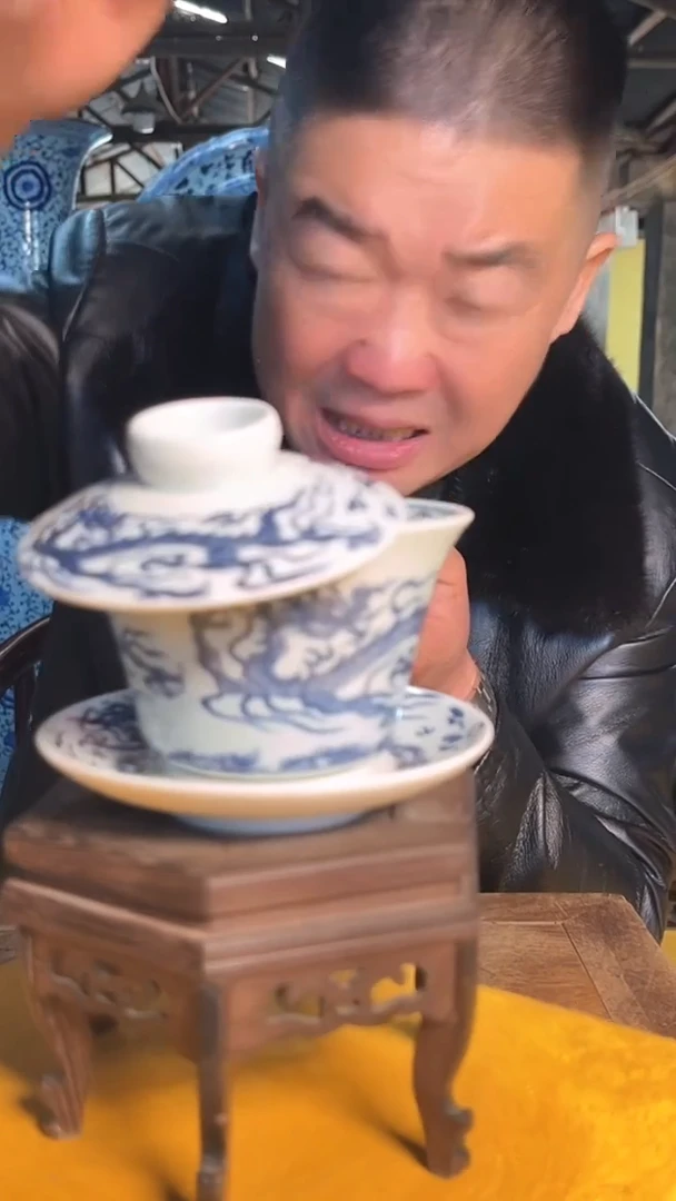 【闪购商品】瓷片青花龙纹三才盖碗一个现代工艺品