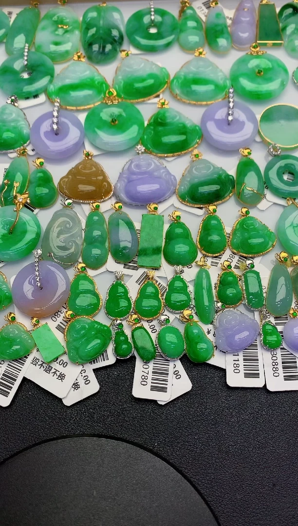 颈饰18K金镶嵌翡翠缅甸天然翡翠A货