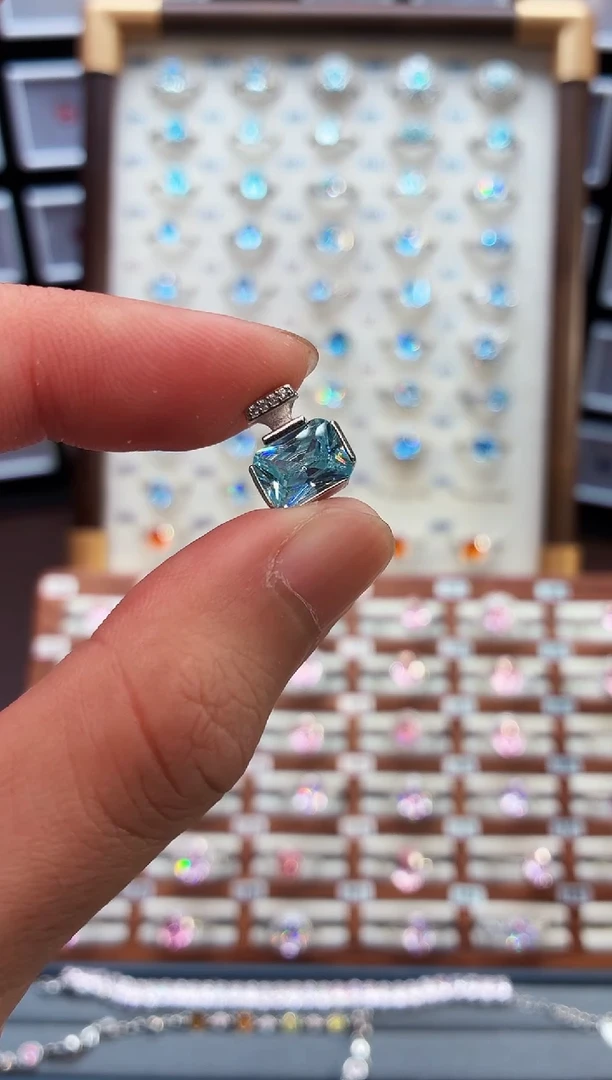 银S925镶嵌吊坠(赠链)海蓝宝石1888