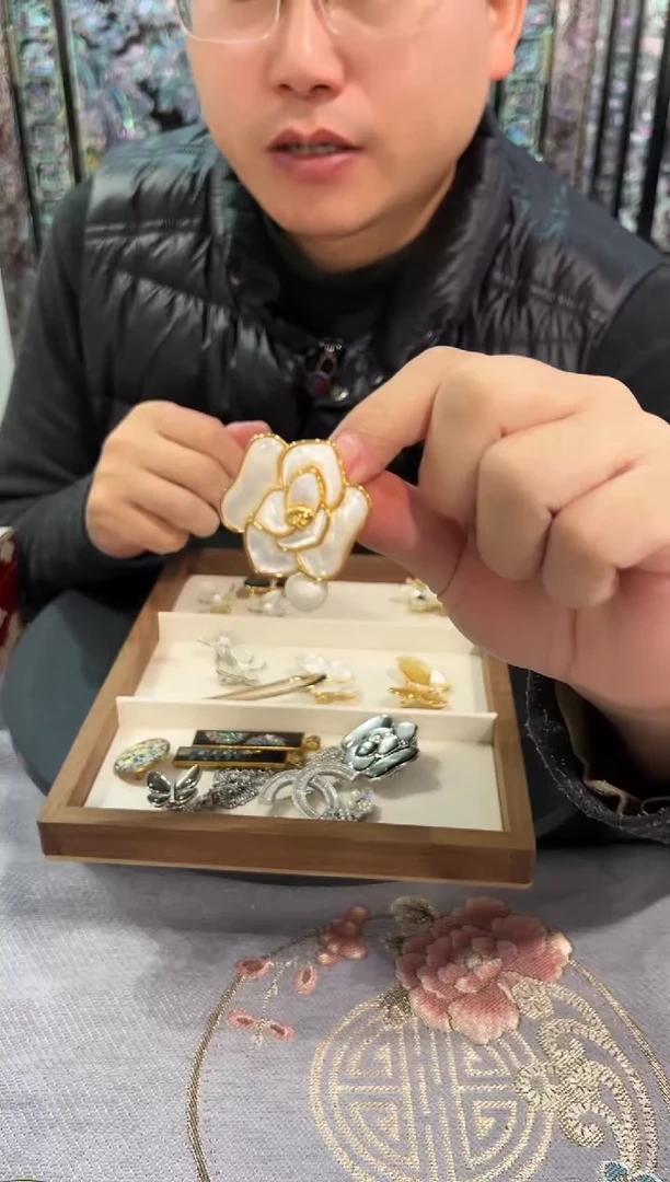 胸针·弘贝雅螺钿漆器文化馆
