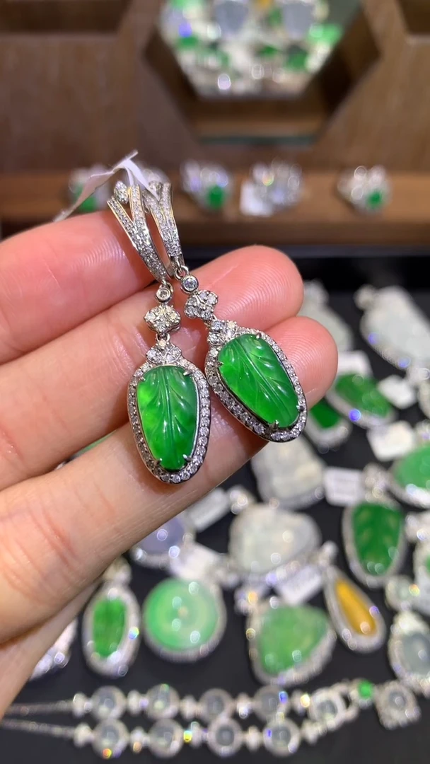 【闪购商品】翡翠吊坠(不含链)18K金镶嵌耳坠