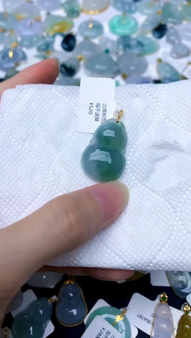 颈饰18K金镶嵌翡翠天然A货翡翠