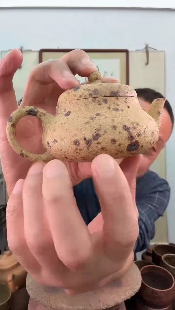 无釉裸烧手工小壶非遗技艺