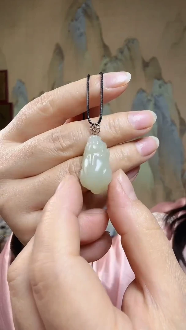 颈饰18K金镶嵌和田玉.