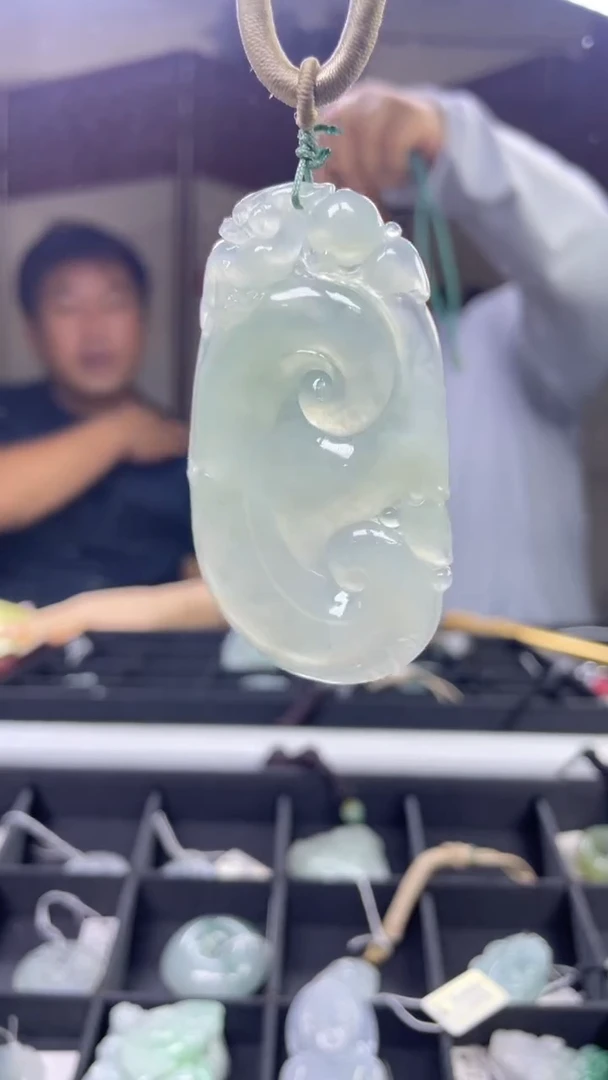 翡翠未镶嵌吊坠(不含链)冰种如意吊坠