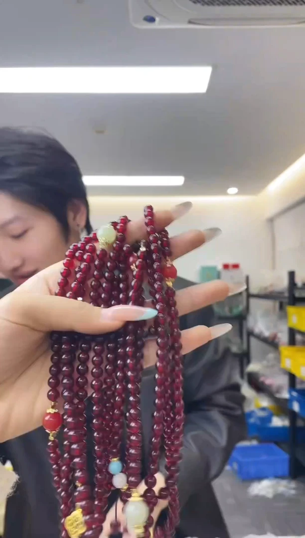 血珀颈饰未镶嵌（多样性发一件）