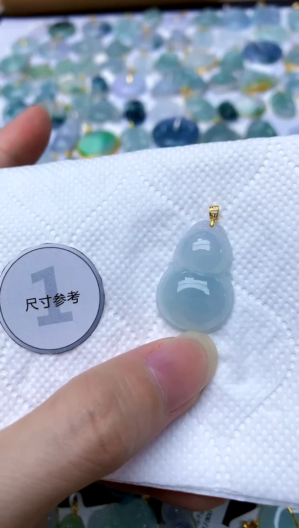 颈饰18K金镶嵌翡翠天然A货翡翠
