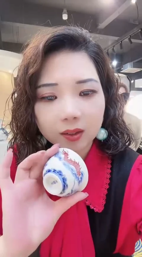 景德镇高温青花龙纹压手杯