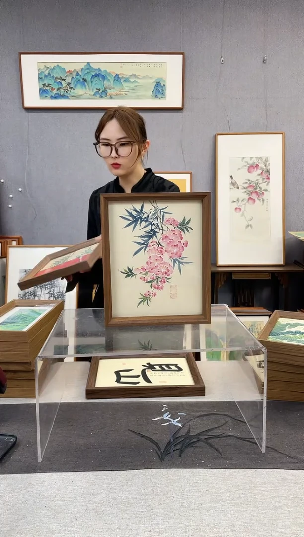 【闪购商品】国画10寸-23*29摆台书法作品-桃花