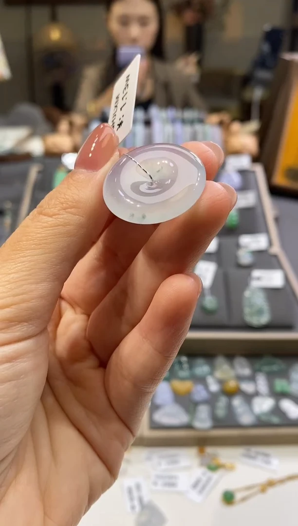 颈饰未镶嵌翡翠平安扣