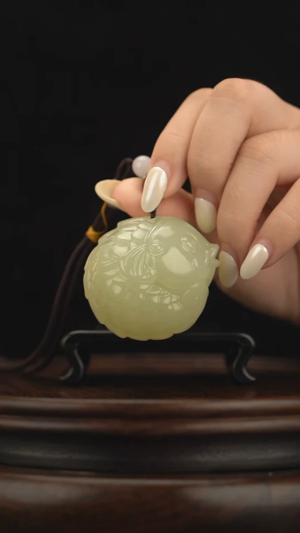 玉【年年有余】锦鲤天然玉石手把件