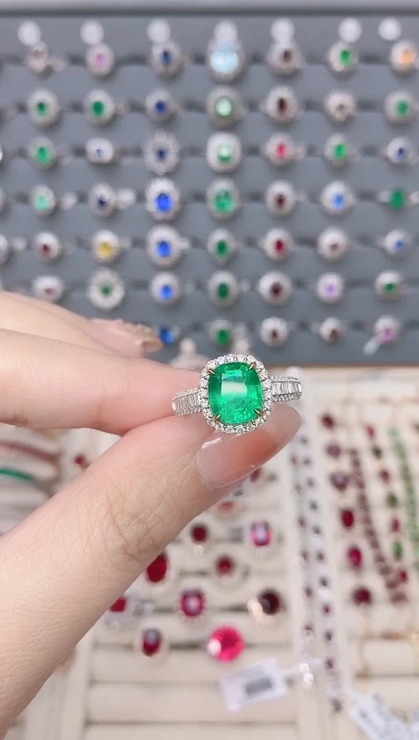 祖母绿戒指18K金镶嵌祖母绿2.38ct