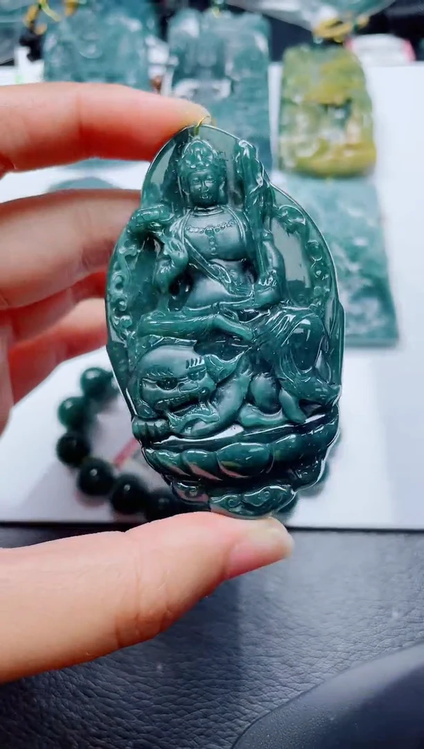 翡翠未镶嵌颈饰