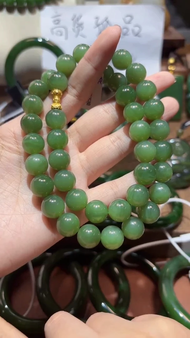颈饰未镶嵌和田玉（碧玉）1