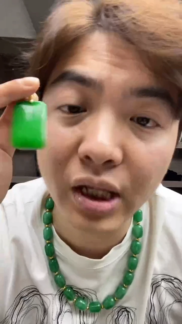 翡翠未镶嵌吊坠(赠链)高端时尚木左无镶嵌无事牌
