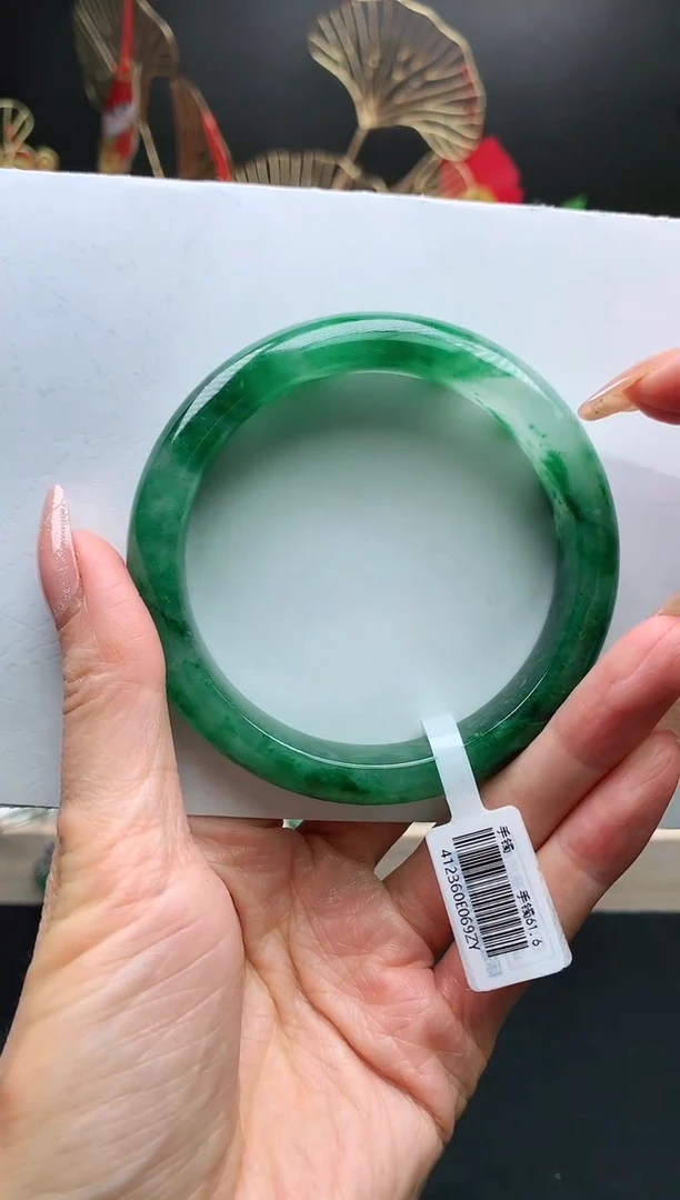 【闪购商品】石英质玉手镯未镶嵌序号圈口61