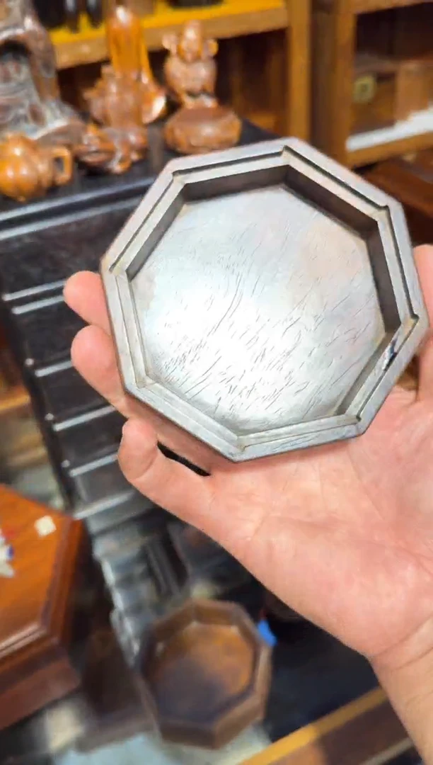 木黄花梨八角扣盒 498