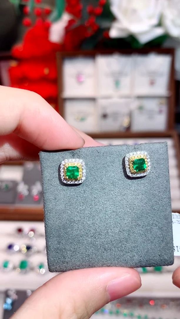 18K金镶嵌耳饰祖母绿0.56ct/天然宝石/七天无理由