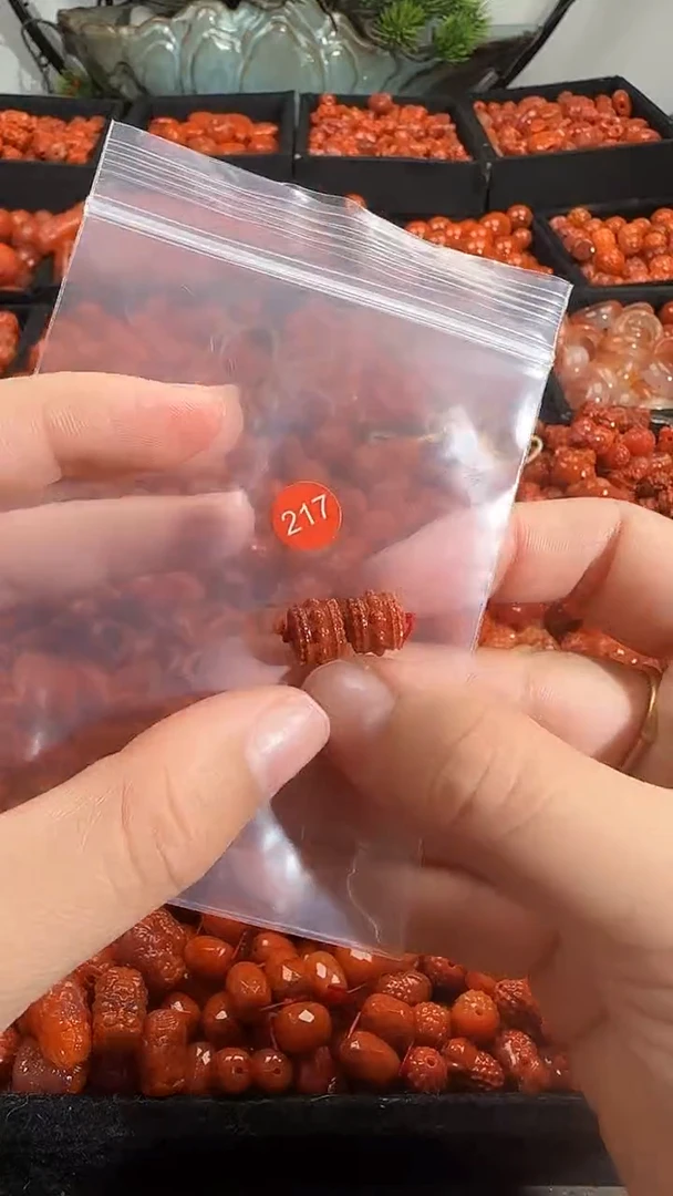 颈饰未镶嵌南红玛瑙1