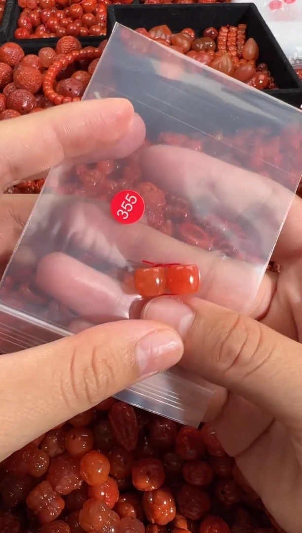 南红玛瑙未镶嵌颈饰1