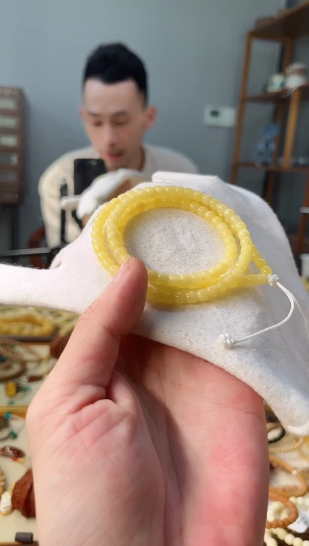 裸石琥珀未镶嵌豆**…琥珀蜜蜡