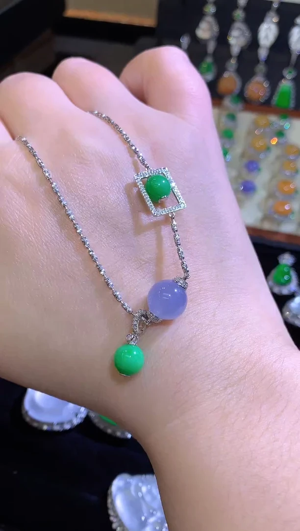 颈饰18K金镶嵌翡翠高冰双色珠珠颈链