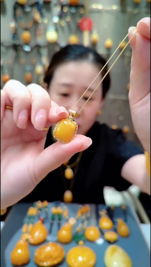 蜜蜡银S925镀金镶嵌珠宝奇石﹣F324蜜蜡吊坠