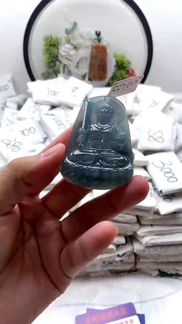 颈饰未镶嵌翡翠不动明王