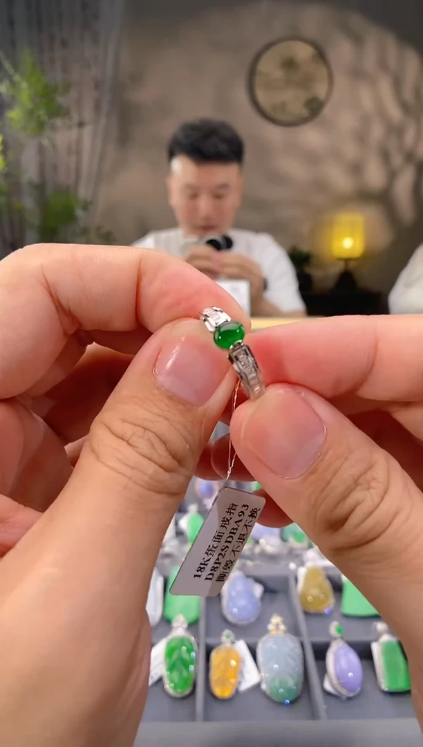 吊坠(不含链)18K金镶嵌翡翠戒指