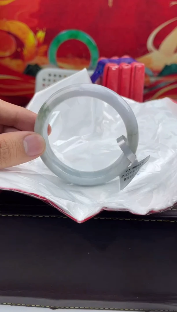 【闪购商品】翡翠手镯未镶嵌26翡翠手镯（微瑕）