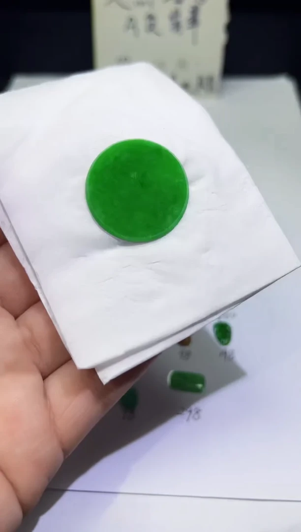 裸石翡翠缅甸A货翡翠一件