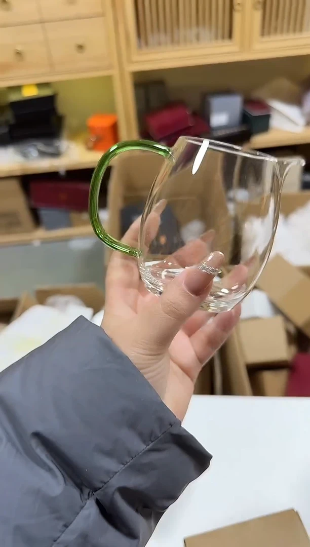 湖绿诚然公道杯