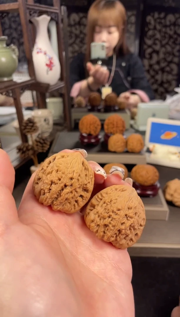 【闪购商品】文玩核桃把件绣球38尺-9