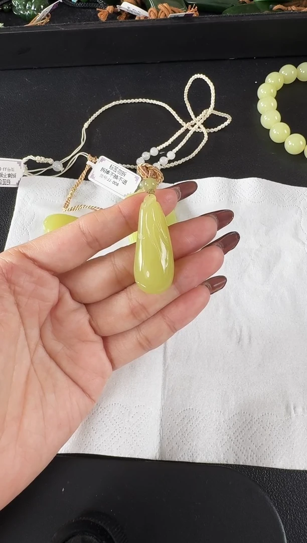 颈饰未镶嵌和田玉玉兰花