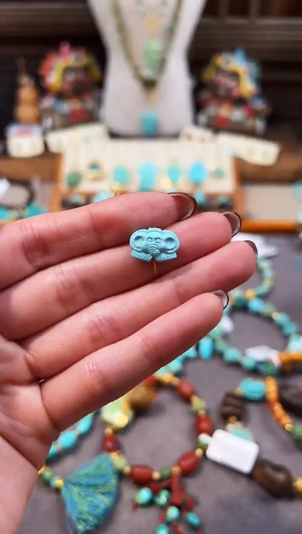 未镶嵌绿松石配饰蝴蝶结小象