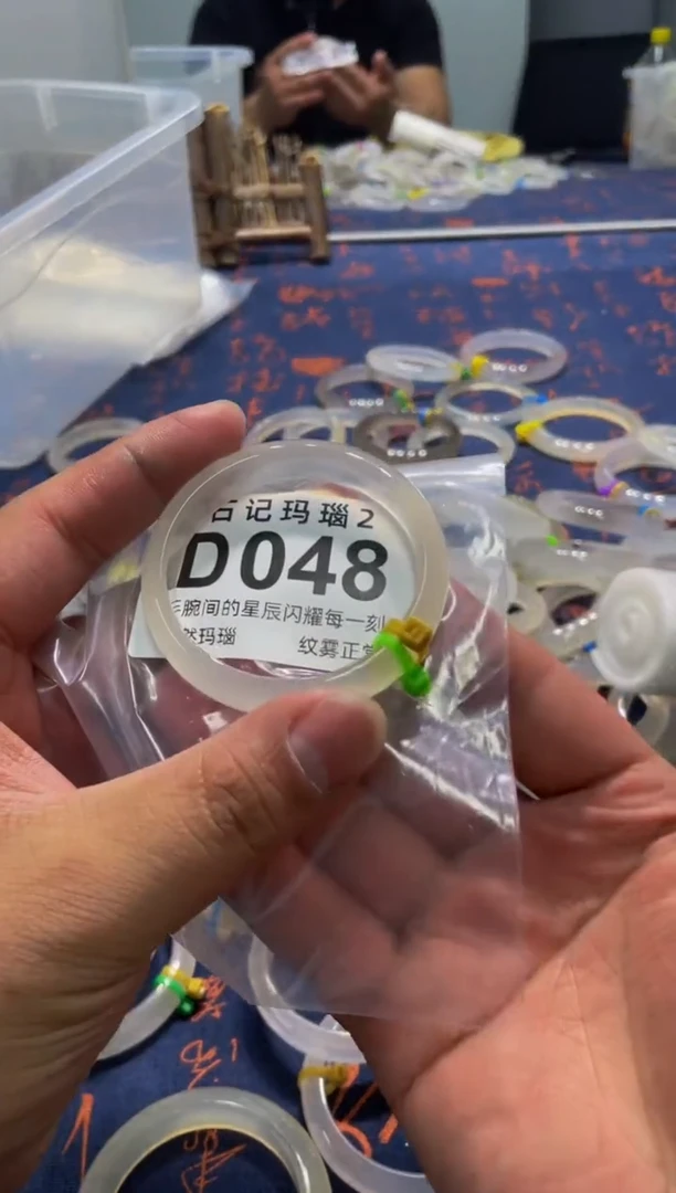 玛瑙/玉髓手镯未镶嵌快**心D048