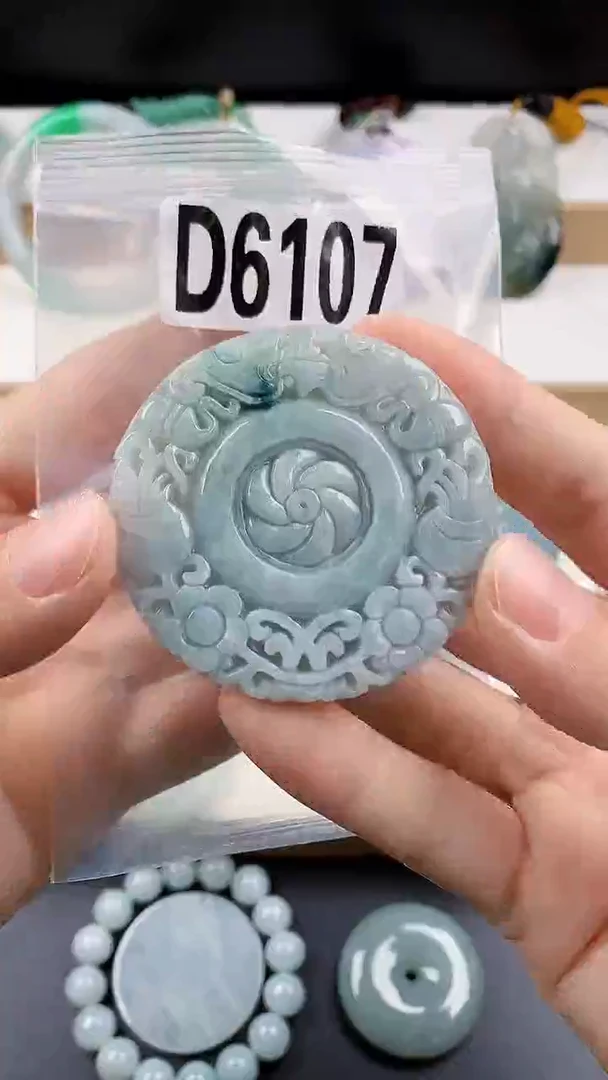 颈饰未镶嵌翡翠天然翡翠吊坠挂件