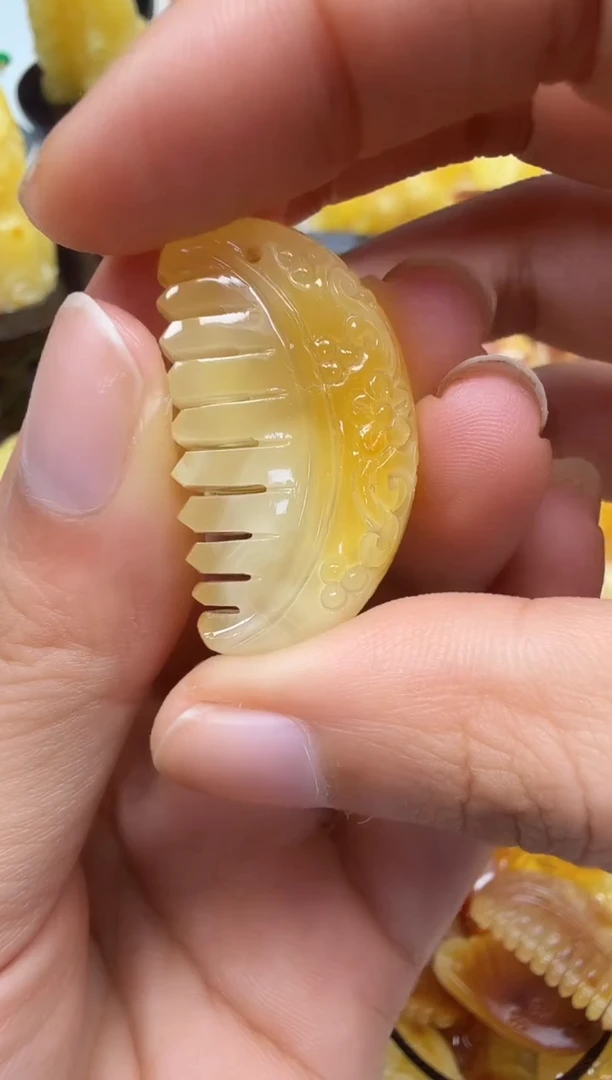 裸石琥珀未镶嵌如图
